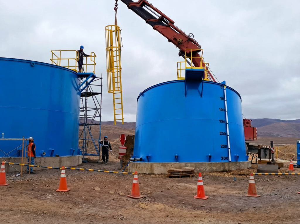 Tanque de almacenamiento de agua cianurada de 300 M3 Minera Veta Dorada - Fiemsa SAC